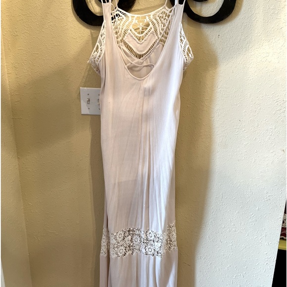 Beautiful bouquet bought dress. Worn once!   Cream in color with beautiful. - Picture 2 of 4